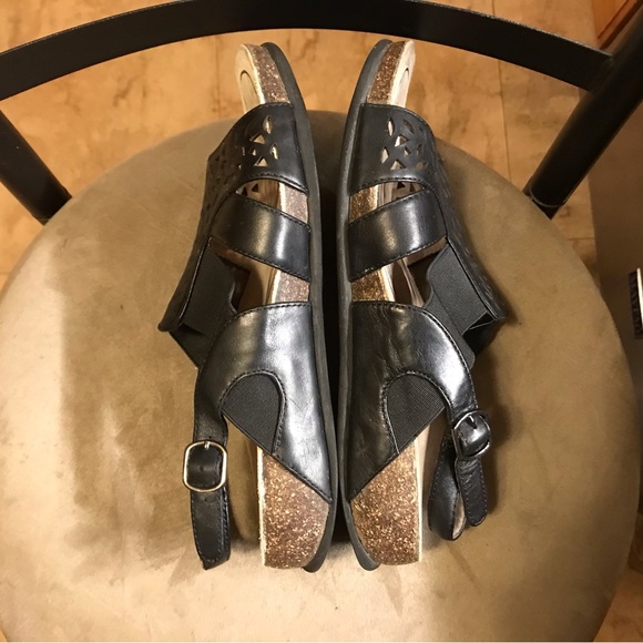 Abeo Womens Sandels - Picture 3 of 4